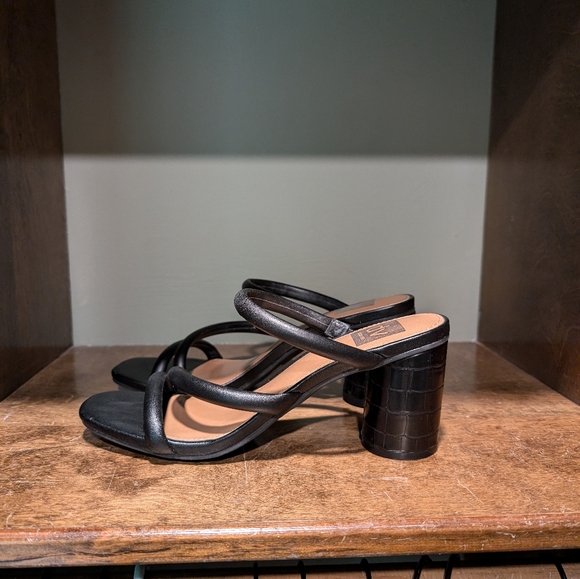 DV Dolce Vita Strappy Block Heel Sandals - Picture 1 of 3